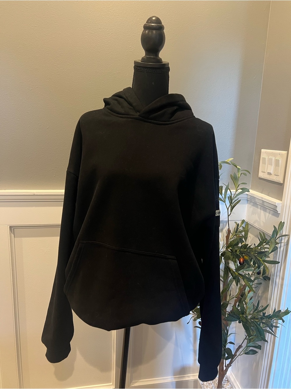 Comfrt Tranquil Hoodie in Obsidian Black